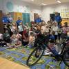 Udział dzieci z grup Psotki, Duszki i Iskierki w spotkaniu z rowerzystami z Klubu Turystyki Rowerowej CIKLO